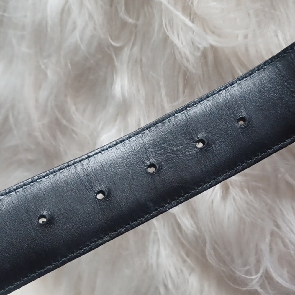 Gucci Black Leather Belt with Gold Buckle - Picture 6 of 16